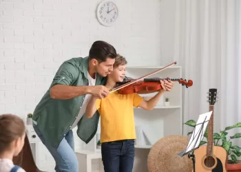 8 Yaş Keman Kursu: Müziğin Büyülü Dünyasında Bir Adım İleri