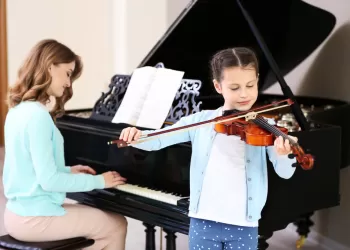 9 Yaş Keman Kursu: Müziğin Büyülü Yolculuğunda Bir Adım Daha