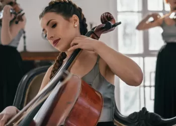 Çello Nedir? Keman ile Çello Farkı