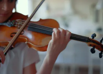 Keman Özel Ders Ücretleri 2025: Eğitmen ve Fiyat Karşılaştırma Rehberi